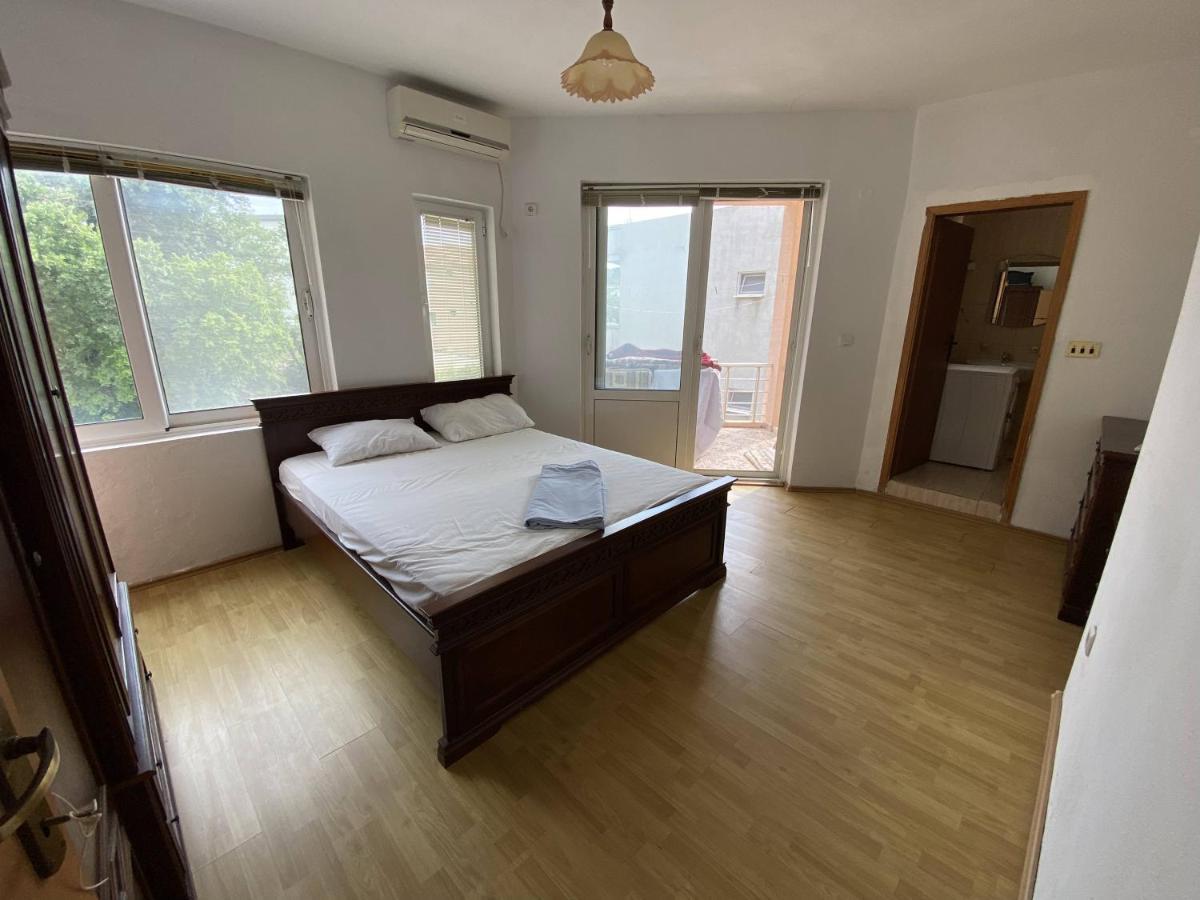 Guest House Koliqi - Hotel & Apartments Улцинь Экстерьер фото