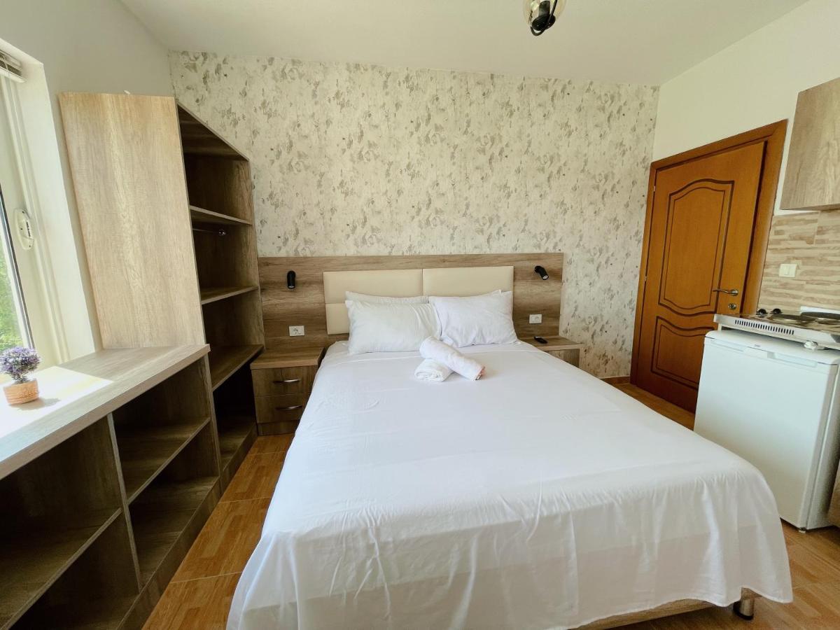 Guest House Koliqi - Hotel & Apartments Улцинь Экстерьер фото