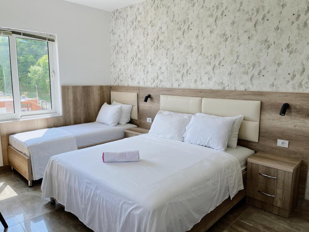 Guest House Koliqi - Hotel & Apartments Улцинь Экстерьер фото