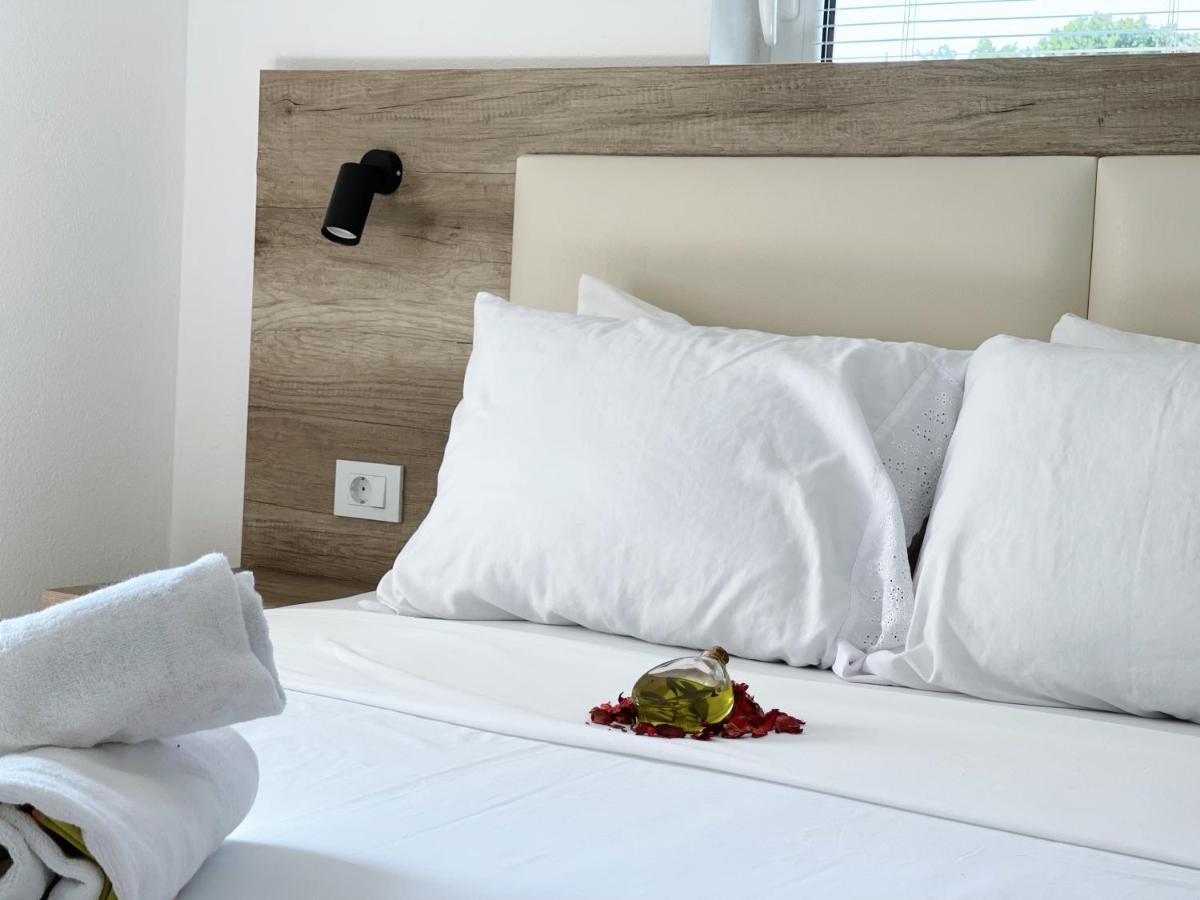 Guest House Koliqi - Hotel & Apartments Улцинь Экстерьер фото