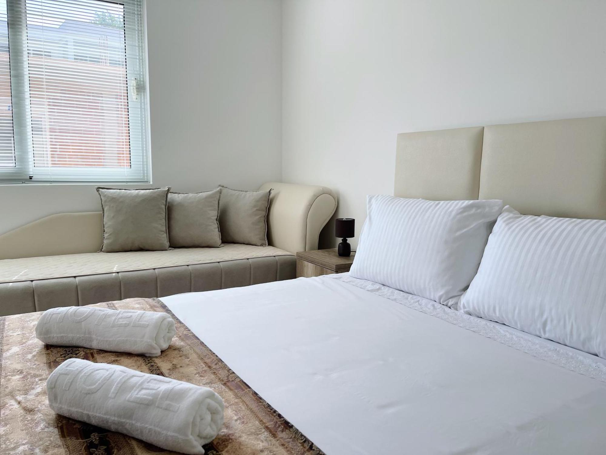 Guest House Koliqi - Hotel & Apartments Улцинь Экстерьер фото