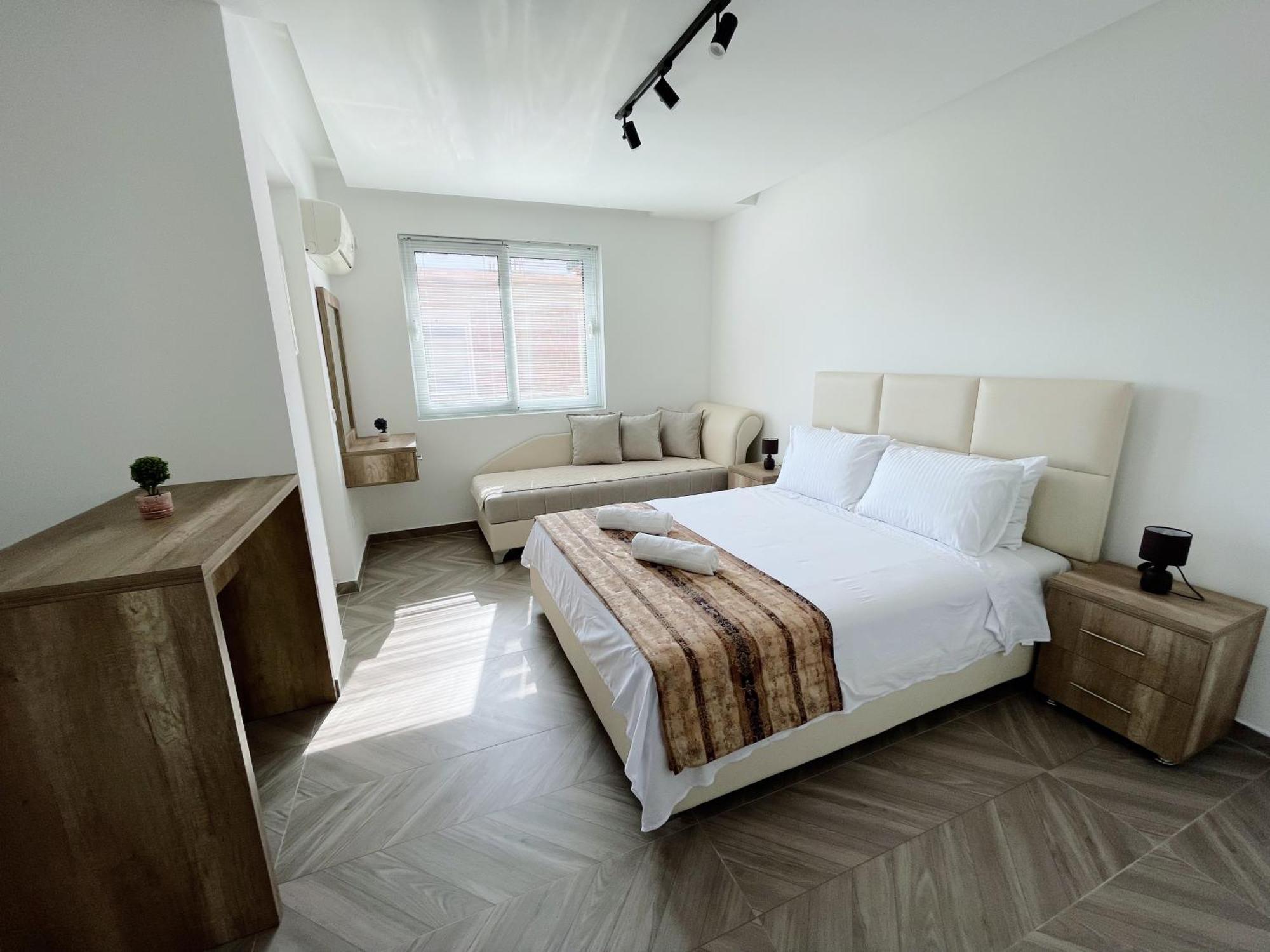 Guest House Koliqi - Hotel & Apartments Улцинь Экстерьер фото