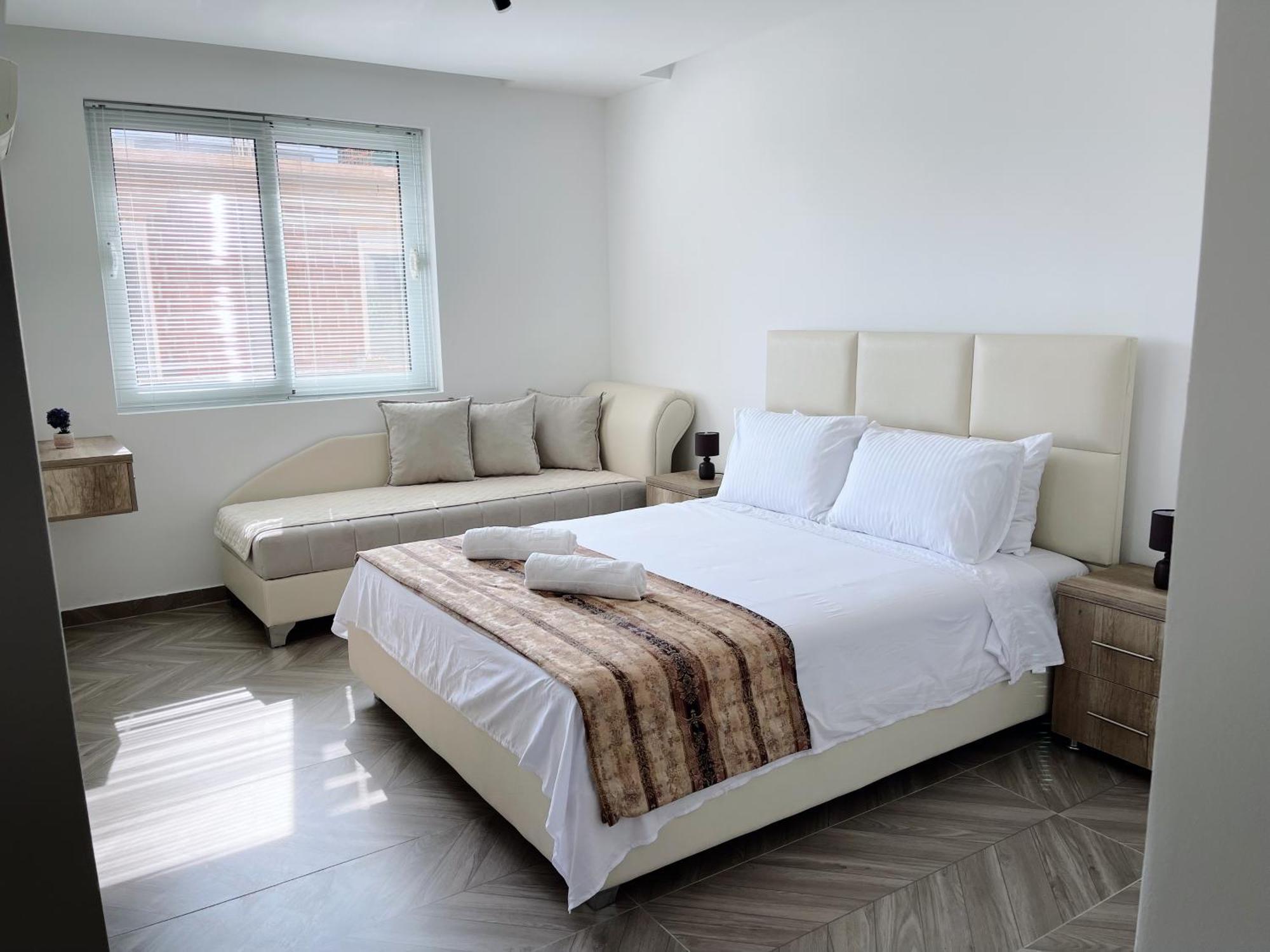 Guest House Koliqi - Hotel & Apartments Улцинь Экстерьер фото