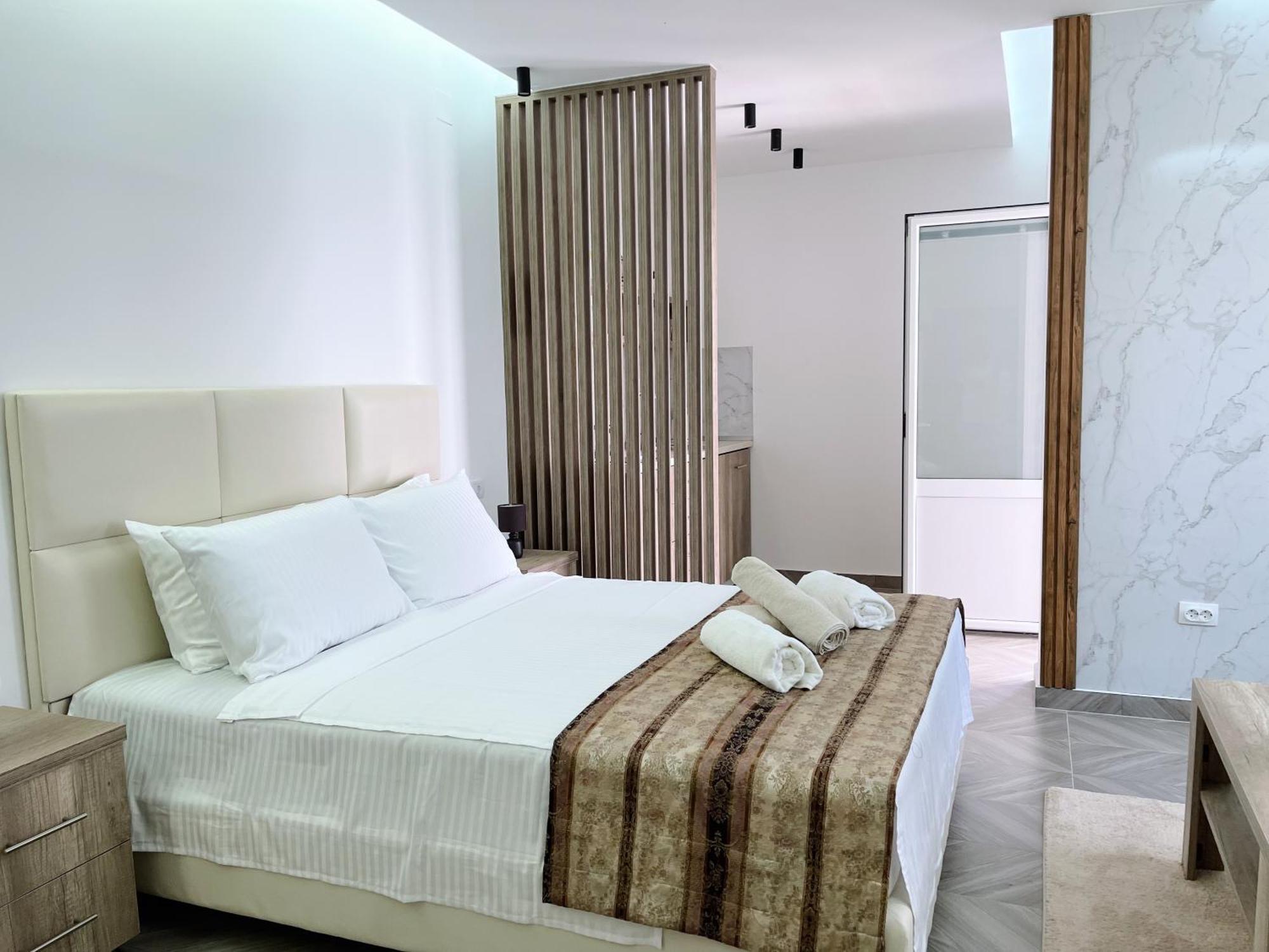 Guest House Koliqi - Hotel & Apartments Улцинь Экстерьер фото