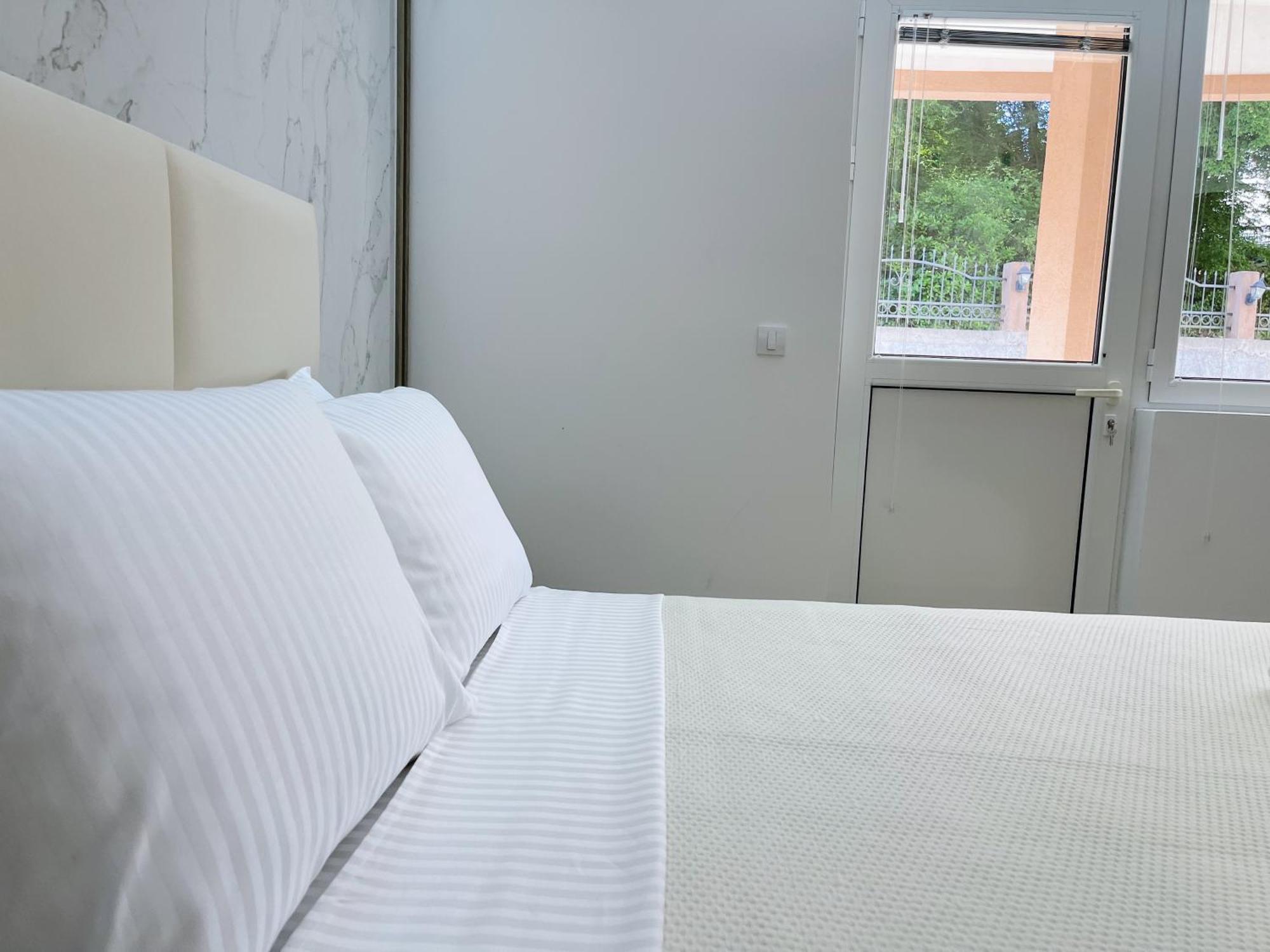 Guest House Koliqi - Hotel & Apartments Улцинь Экстерьер фото