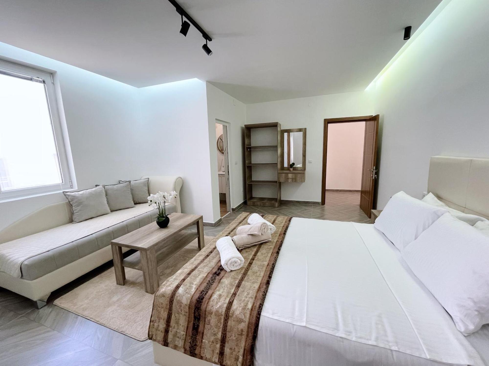 Guest House Koliqi - Hotel & Apartments Улцинь Экстерьер фото
