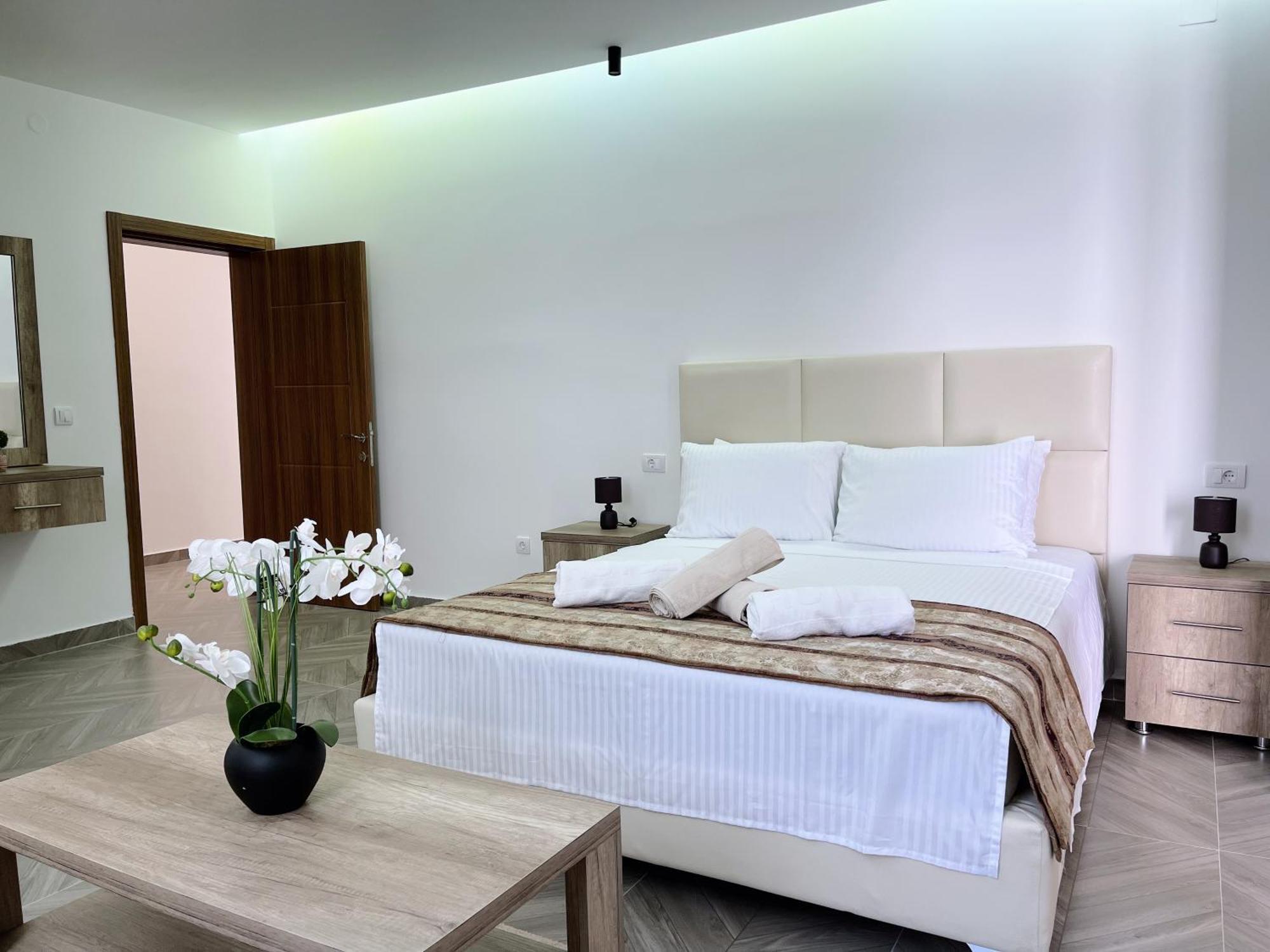 Guest House Koliqi - Hotel & Apartments Улцинь Экстерьер фото