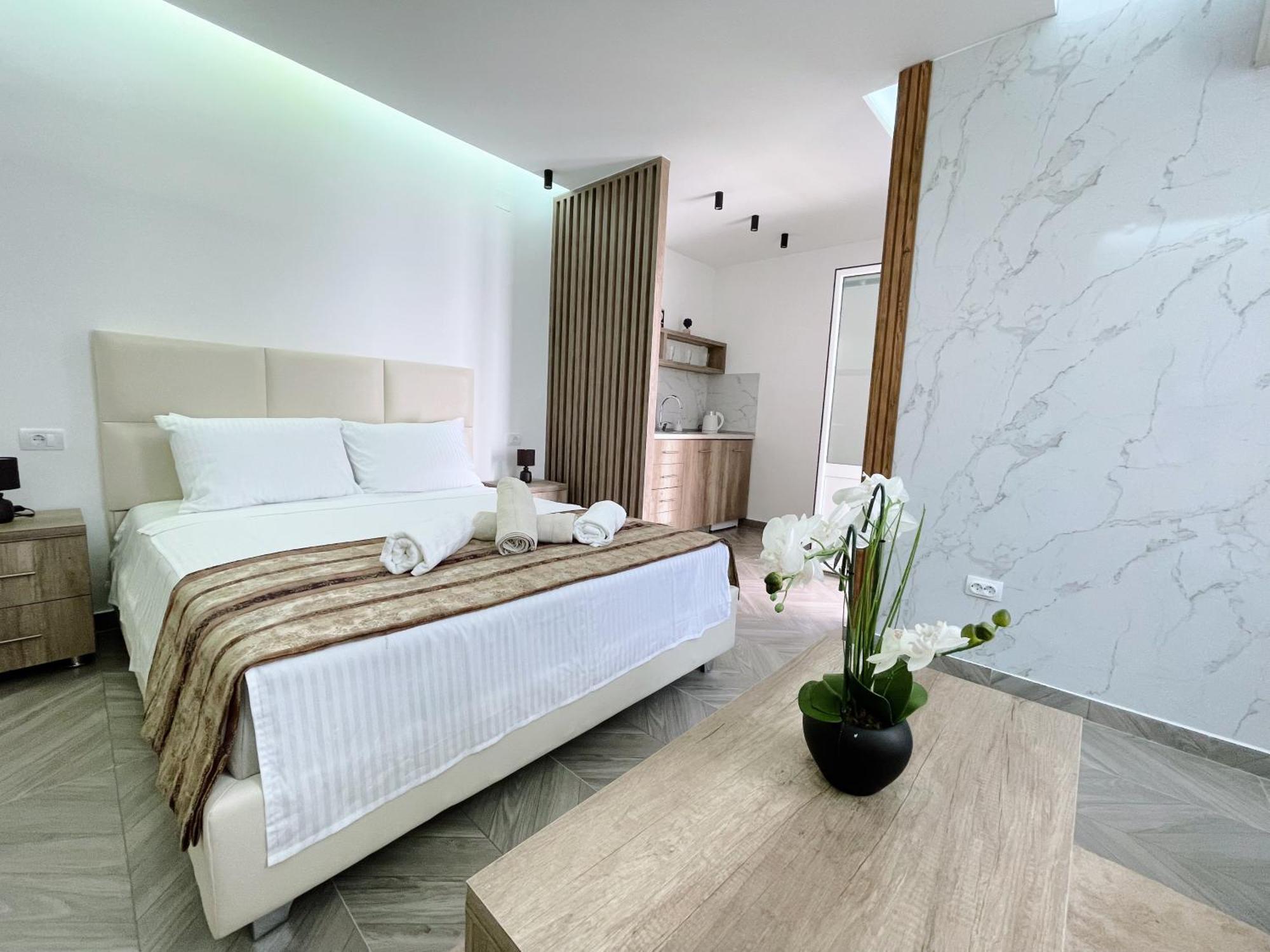 Guest House Koliqi - Hotel & Apartments Улцинь Экстерьер фото