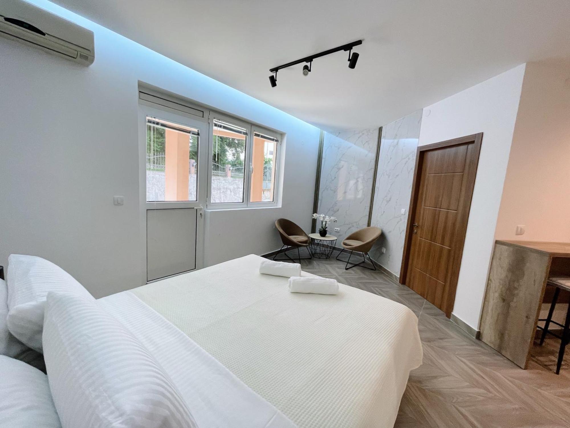 Guest House Koliqi - Hotel & Apartments Улцинь Экстерьер фото