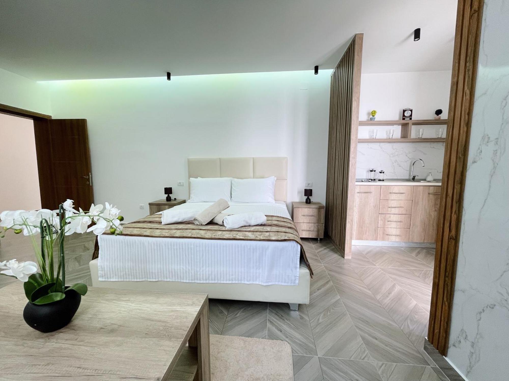 Guest House Koliqi - Hotel & Apartments Улцинь Экстерьер фото