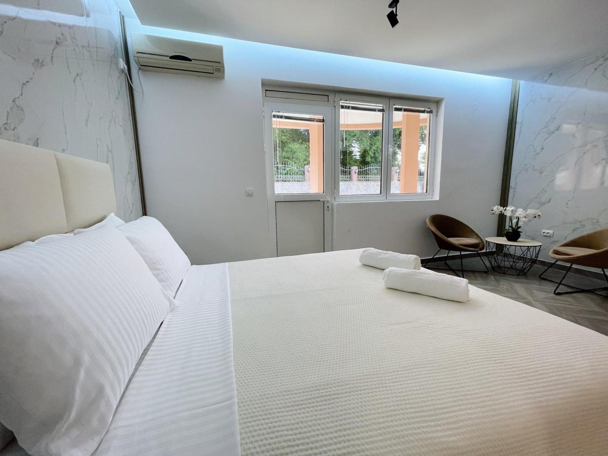 Guest House Koliqi - Hotel & Apartments Улцинь Экстерьер фото