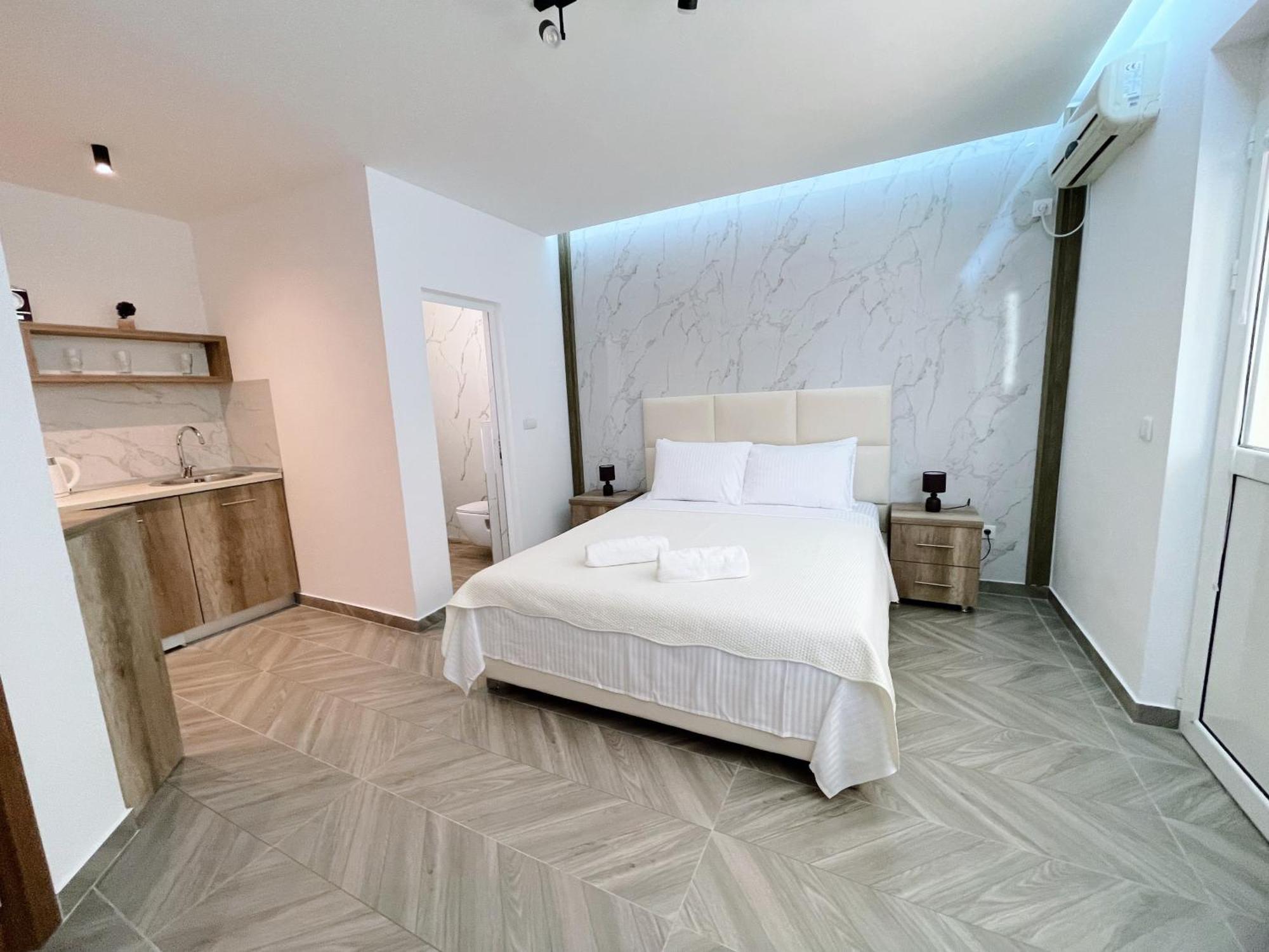 Guest House Koliqi - Hotel & Apartments Улцинь Экстерьер фото