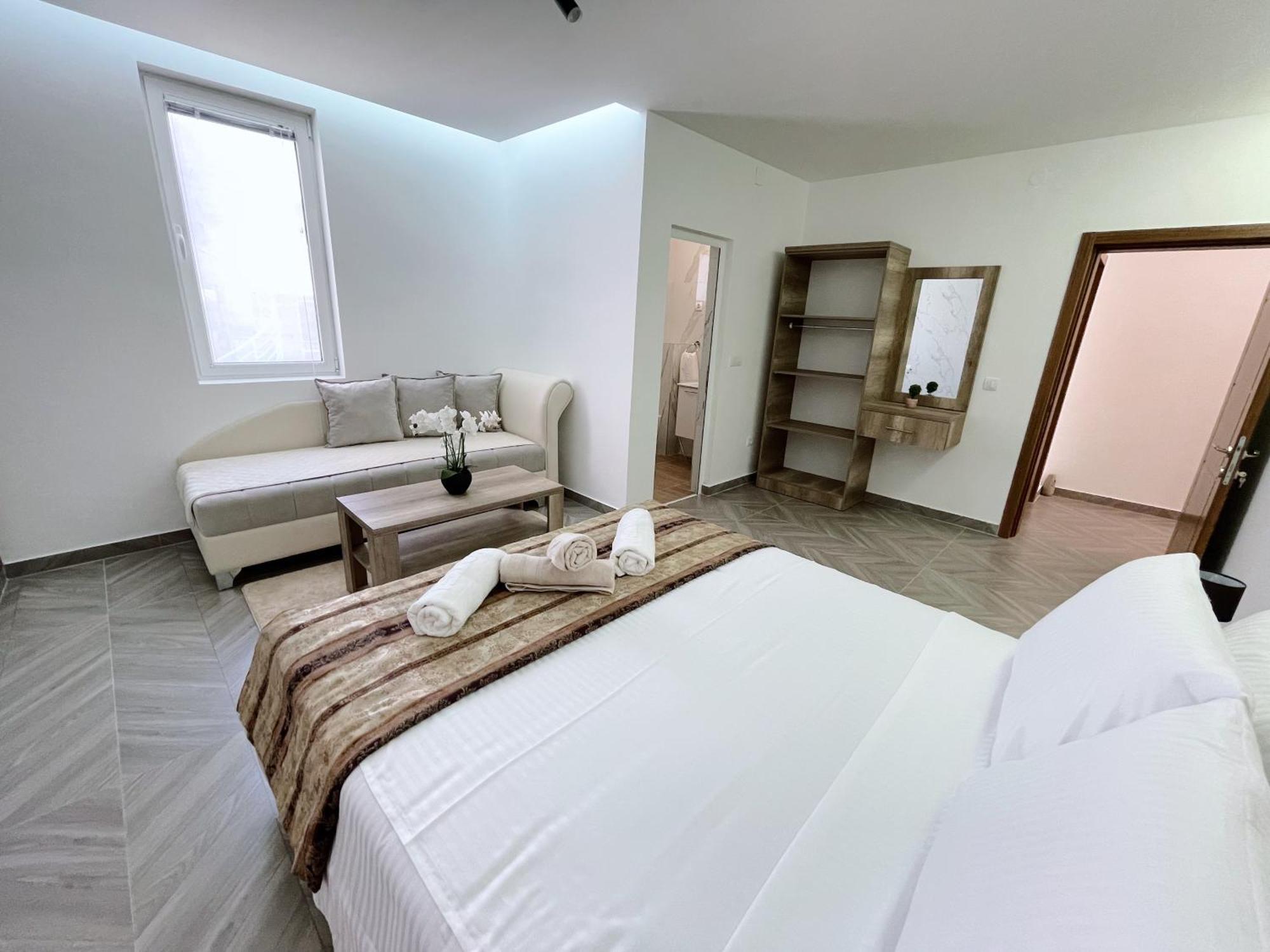 Guest House Koliqi - Hotel & Apartments Улцинь Экстерьер фото
