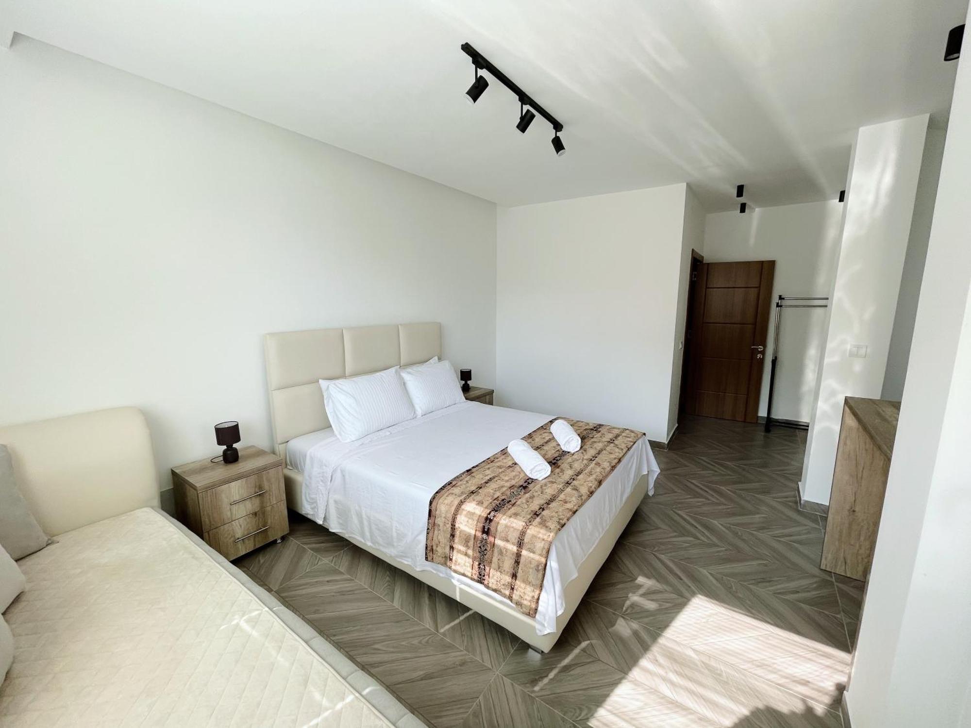 Guest House Koliqi - Hotel & Apartments Улцинь Экстерьер фото