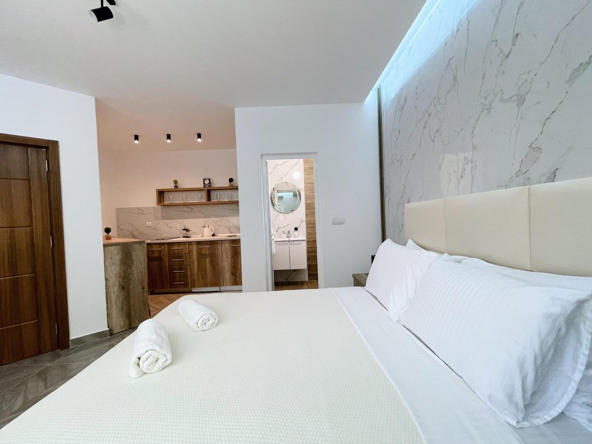 Guest House Koliqi - Hotel & Apartments Улцинь Экстерьер фото