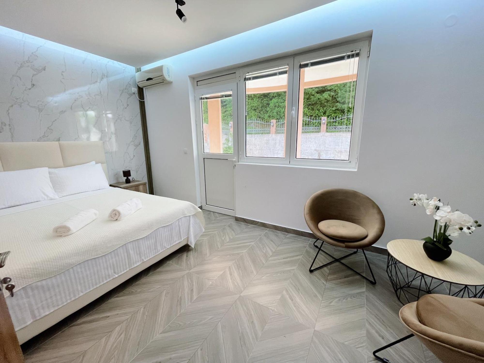 Guest House Koliqi - Hotel & Apartments Улцинь Экстерьер фото
