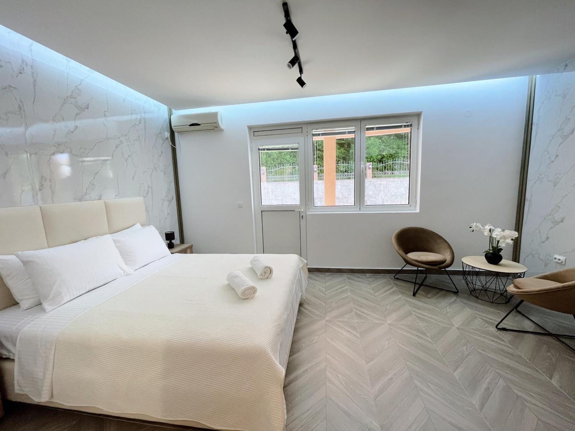 Guest House Koliqi - Hotel & Apartments Улцинь Экстерьер фото